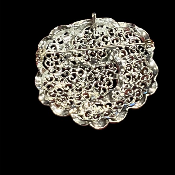 Vintage oversized intricate floral cluster brooch/ pendant - Picture 5 of 6